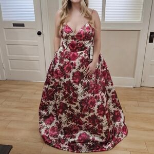 Size 14 Sherri Hill floral ballgown prom dress w/ lace up back and pockets, NWT